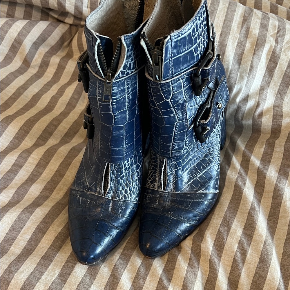 Freebird by Steven Navy Crocodile Heeled Boots - Picture 2 of 4